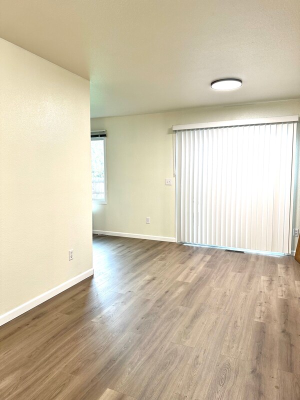 Foto del edificio - 8150 Little Dipper Ave