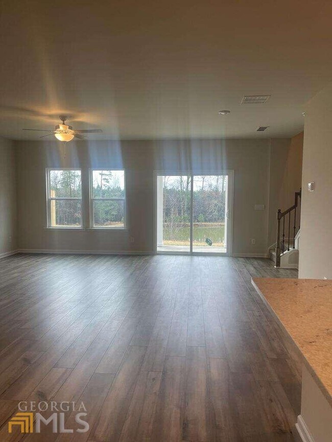 Building Photo - 987 Sunny Lk Dr
