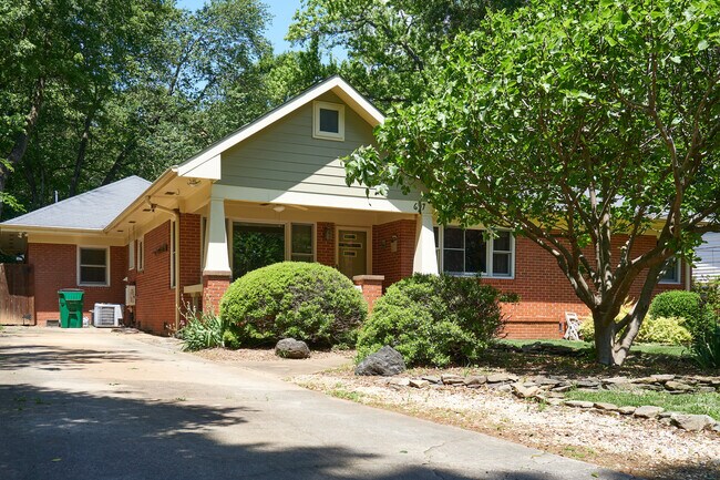 Building Photo - 627 mayview dr