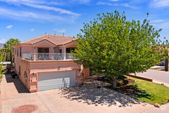 Building Photo - 1091 Los Moros Dr
