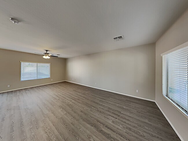 Building Photo - 1524 E Heather Dr
