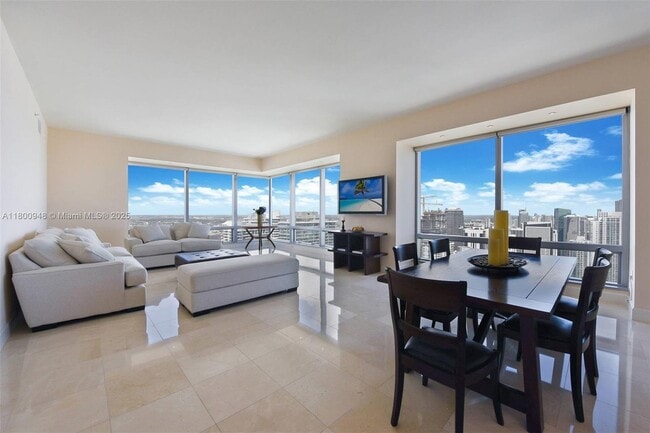 Building Photo - 1425 Brickell Ave