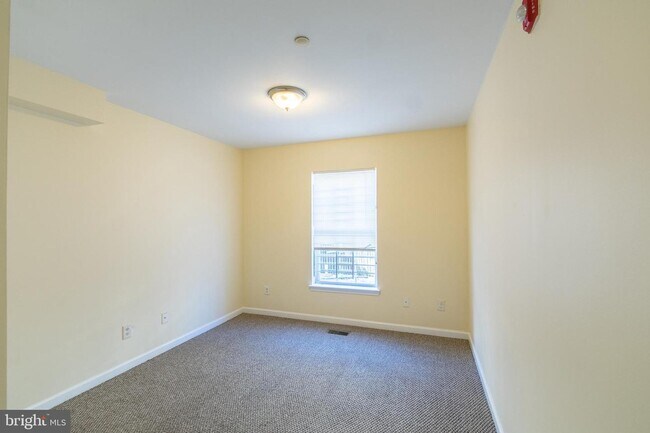 Building Photo - 2350 N Park Ave