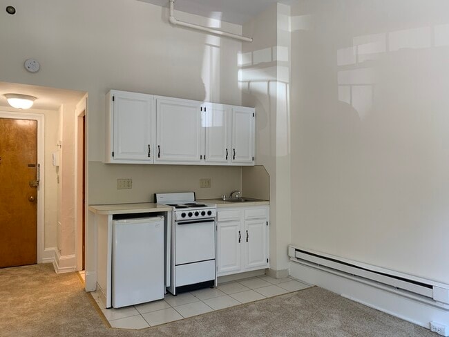 Building Photo - 1223 Beacon St