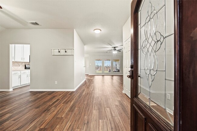 Foto del edificio - 9910 Pine Flats Dr