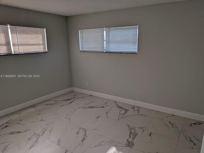 Building Photo - 6201 SW 37th St