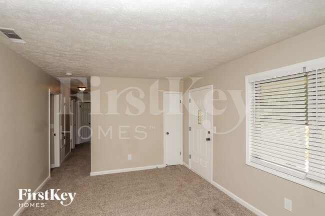 Foto del edificio - 2422 Chestnut Log Ln