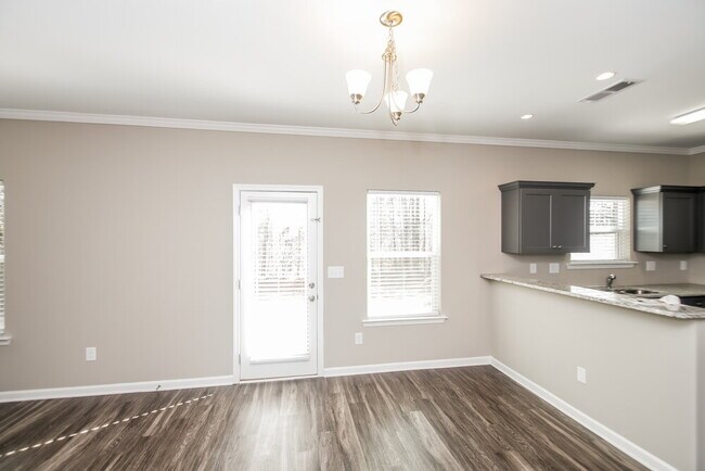 Foto del edificio - 654 Fieldcrest Dr