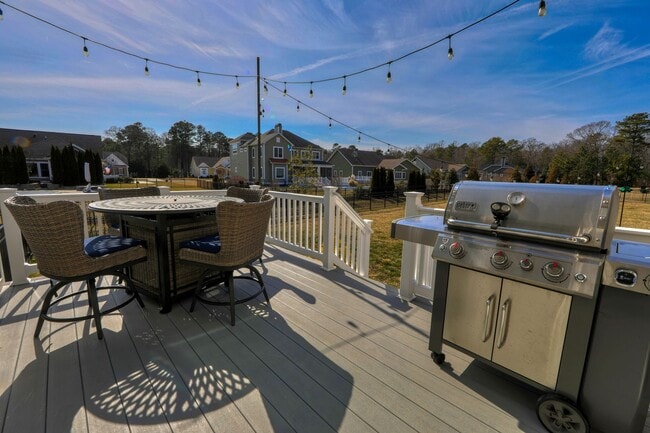 Building Photo - Large Luxurious House in Lewes with Fenced...