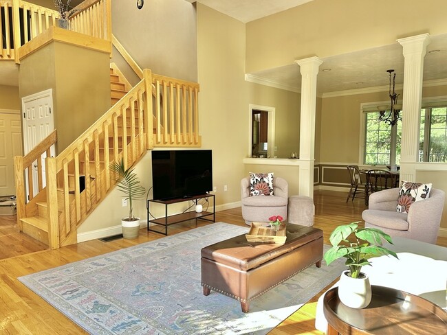Building Photo - 7 Nipmuck Dr