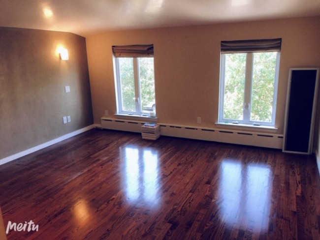 Foto del edificio - 473 Dongan Hills Ave