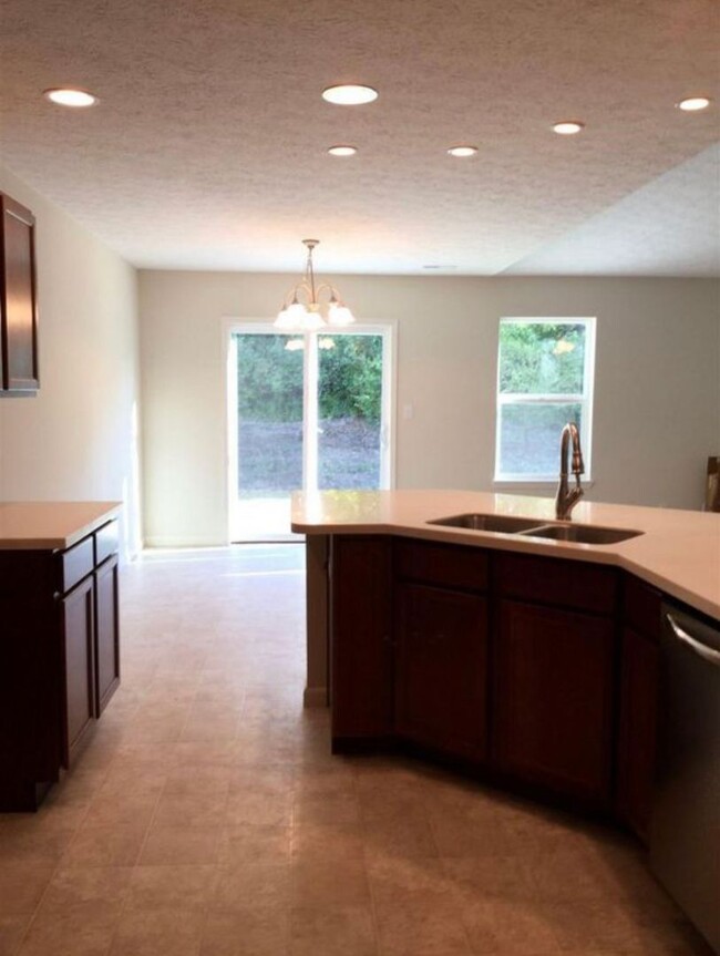 Building Photo - BRITTANY CHASE....3 Bedroom 2 Bath