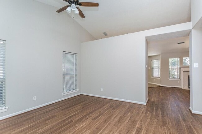 Building Photo - 6 Tranquil Glade Pl