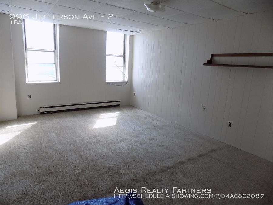 Foto principal - 996 Jefferson Ave