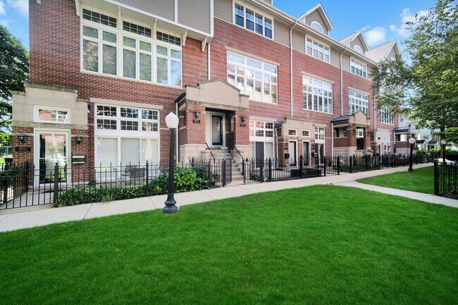Foto del edificio - 4934 S Cornell Ave