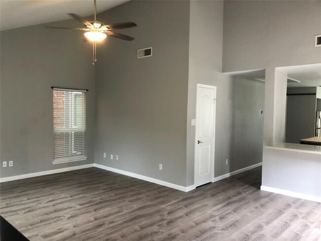 Building Photo - 7993 Kendalia Dr