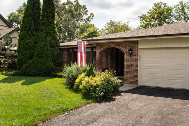 Building Photo - 13040 W Tanglewood Cir