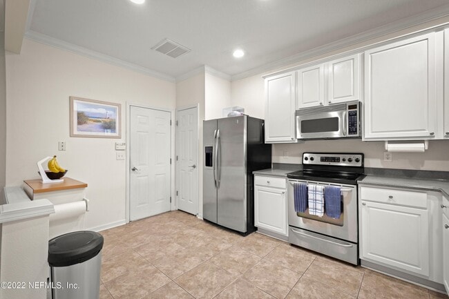 Building Photo - 13522 Stone Pond Dr