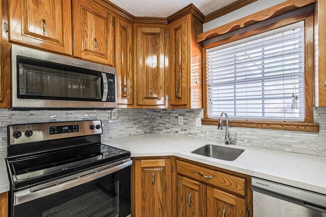 Foto del edificio - 4319 Pine Meadow Dr
