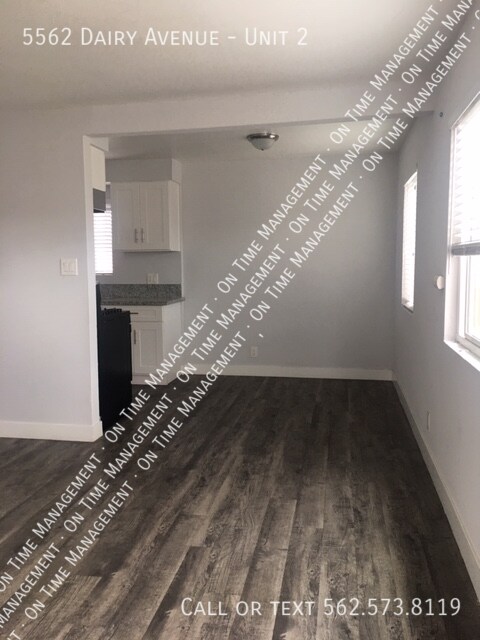 Building Photo - Upper 2 Bedroom, 1 Bath remodeled unit