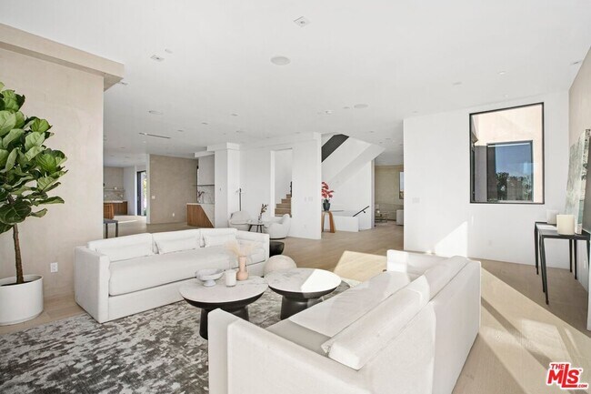 Foto del edificio - 16815 Bollinger Dr