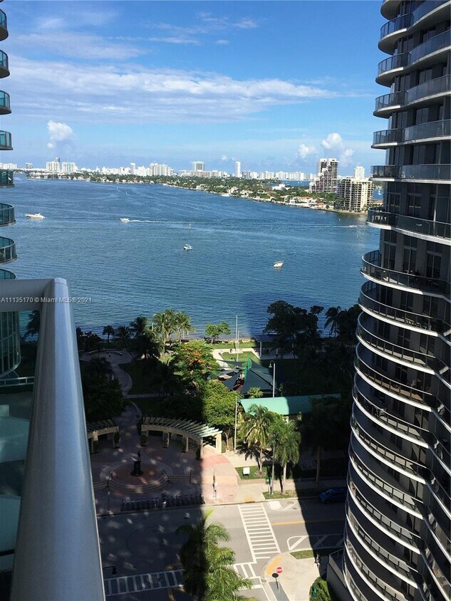 Primary Photo - 1800 N Bayshore Dr