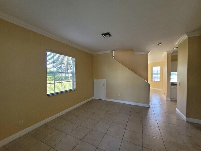 Building Photo - 3500 Parkside Dr
