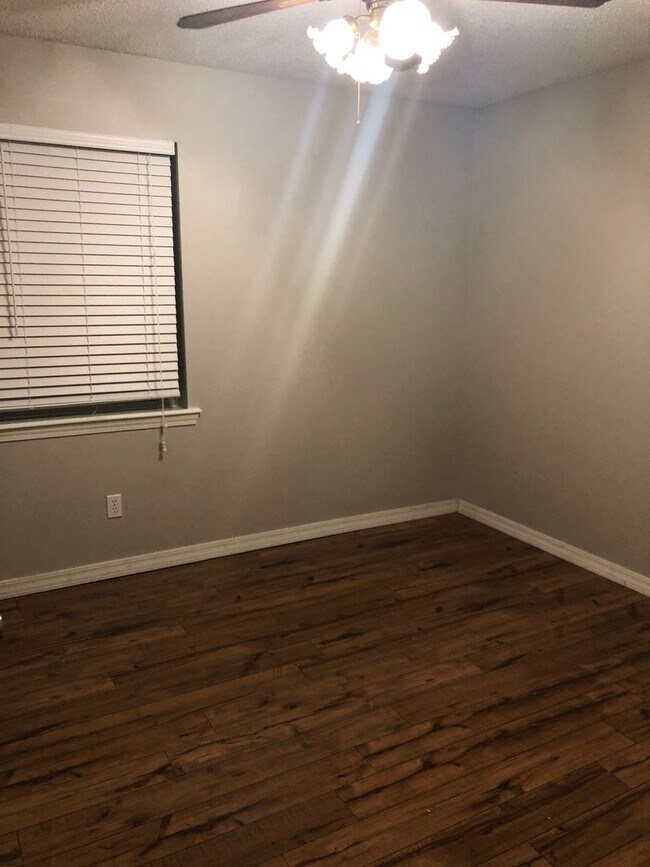 Foto del edificio - 725 Resimont Dr