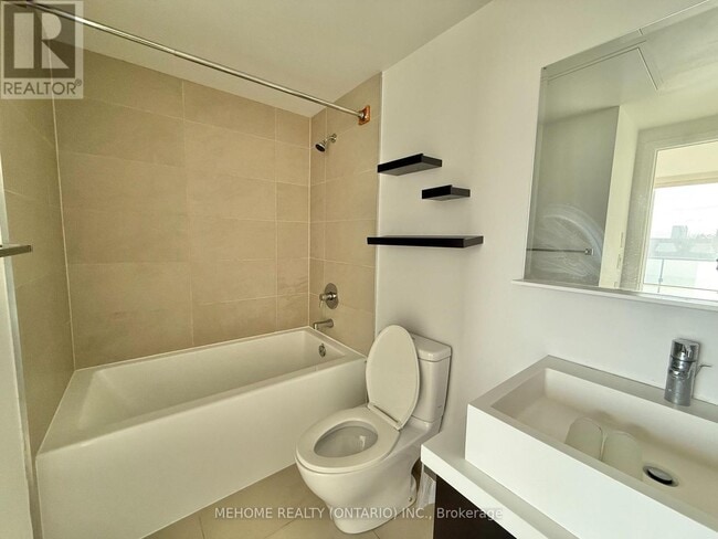 Building Photo - 65 St Mary St