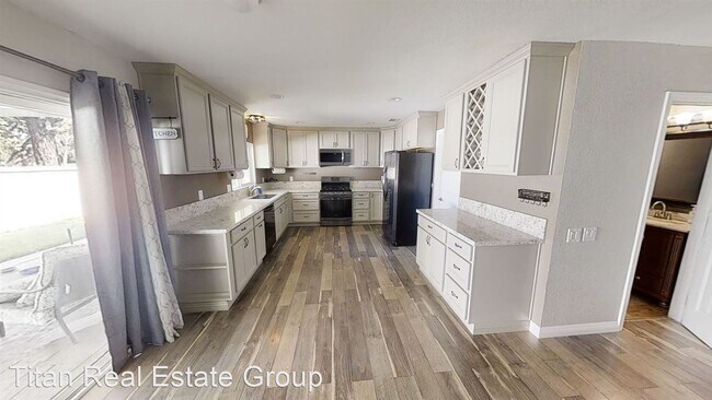 Building Photo - 4 br, 2.5 bath House - 1246 Country Pl