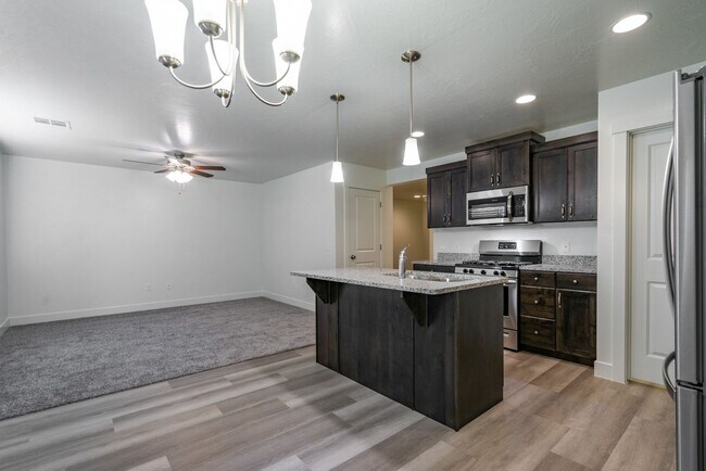 Foto del edificio - Desert Canyons End Unit – 4-Bedroom, 2.5-B...