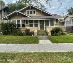 Building Photo - 2741 Oak St