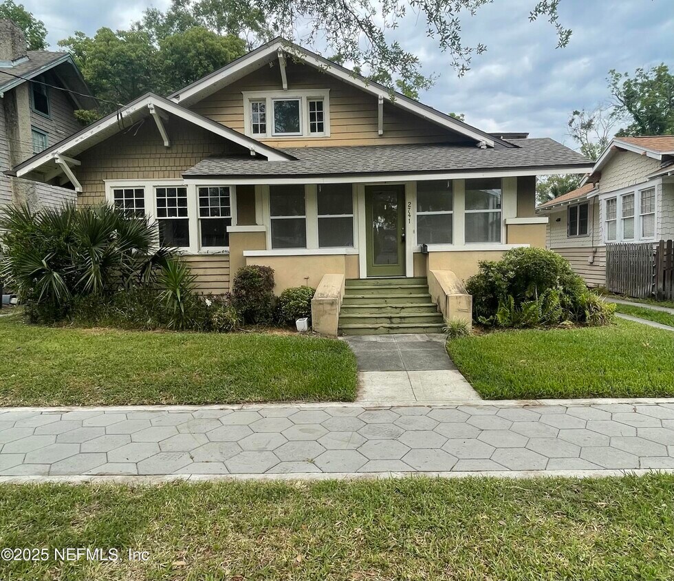 Primary Photo - 2741 Oak St