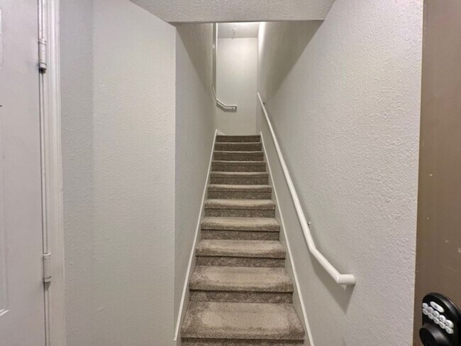 Foto del edificio - MOVE IN NOW! RECENTLY REMODELED- Wonderful...