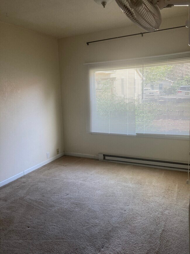 Foto del edificio - 1430 Pinyon Ave