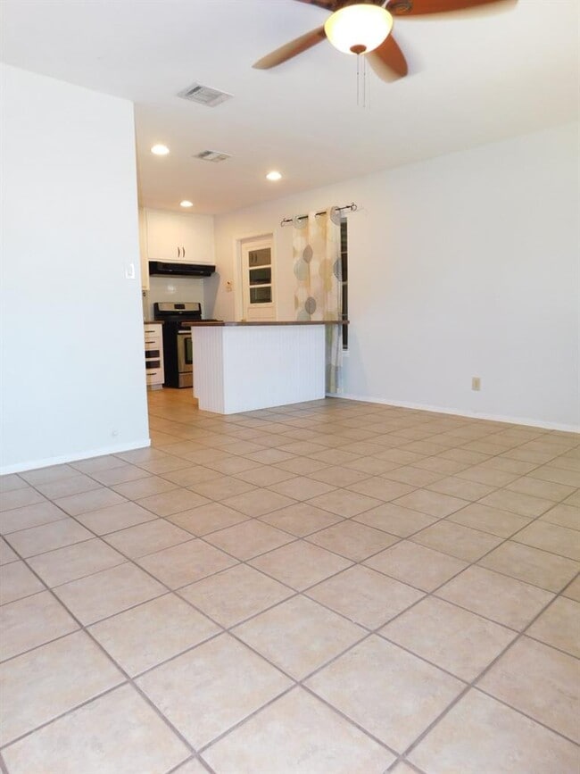 Building Photo - 4805 Sylvandale Dr