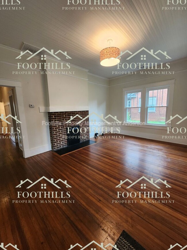 Building Photo - 1208 W Whitner St