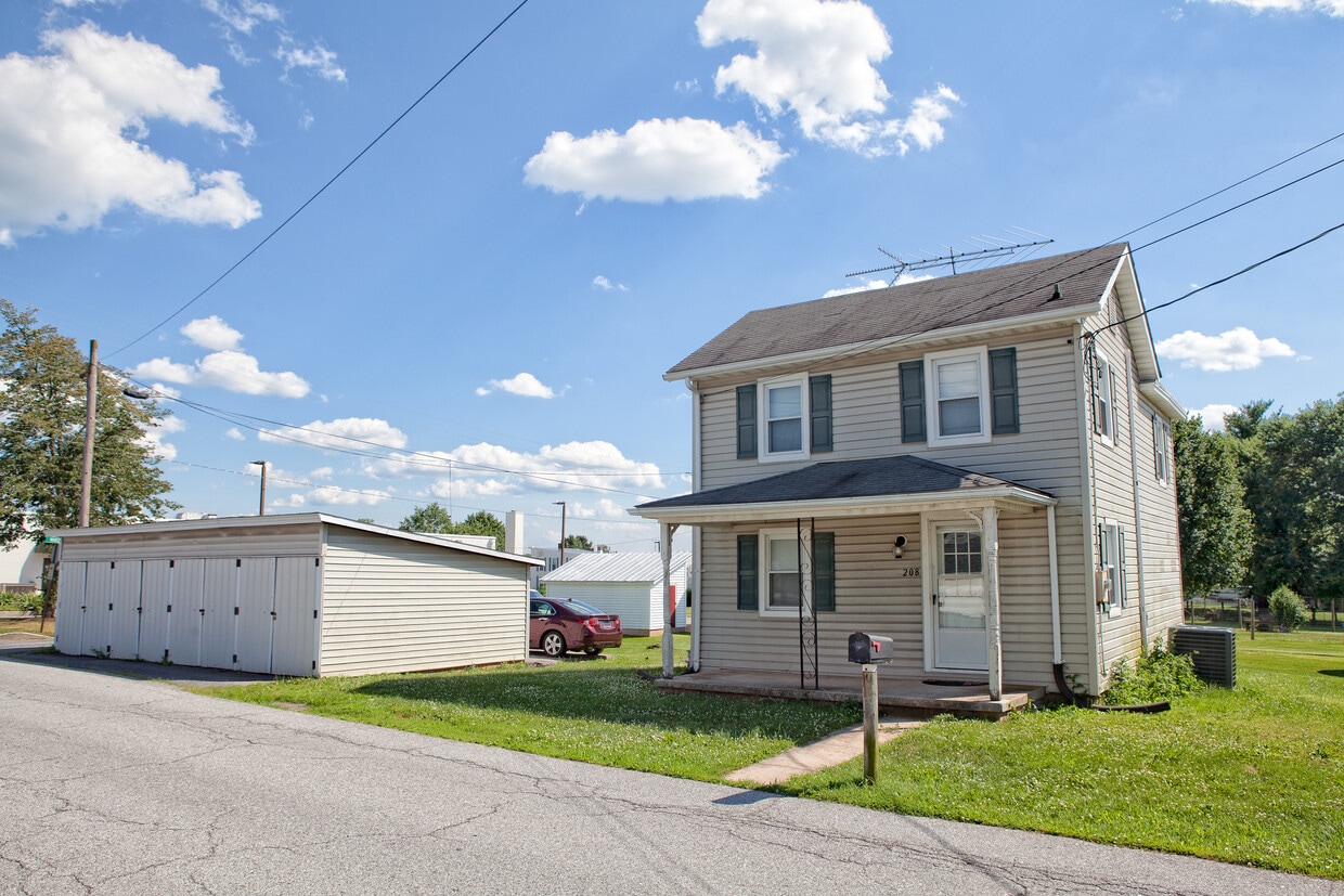 Primary Photo - 208 Roberts Mill Rd