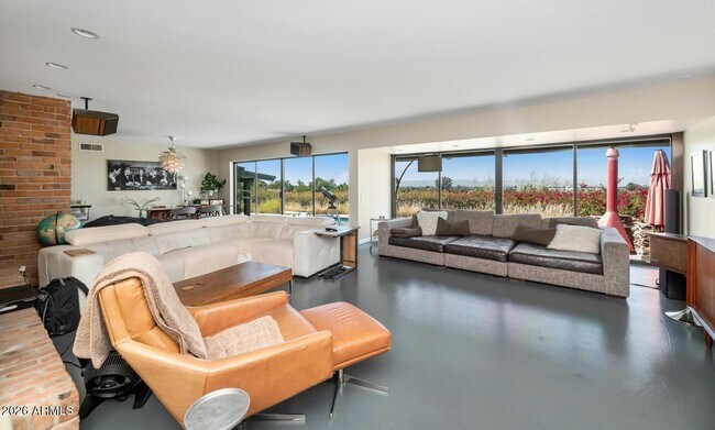 Foto del edificio - 5526 Camelback Canyon Dr