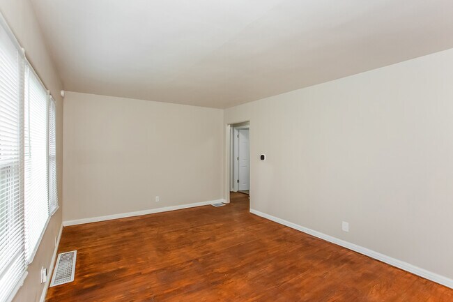 Building Photo - 2247 Pamela Dr