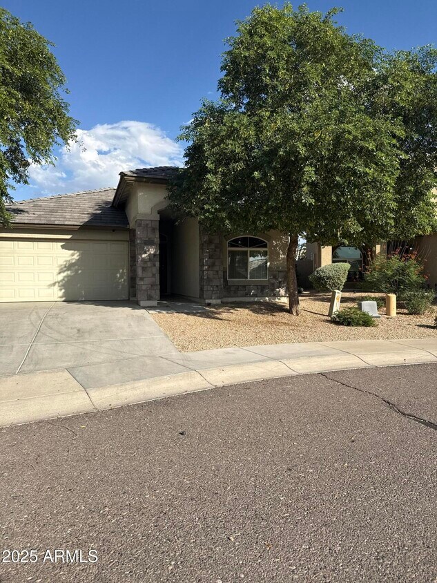 Foto principal - 5623 S 27th Dr