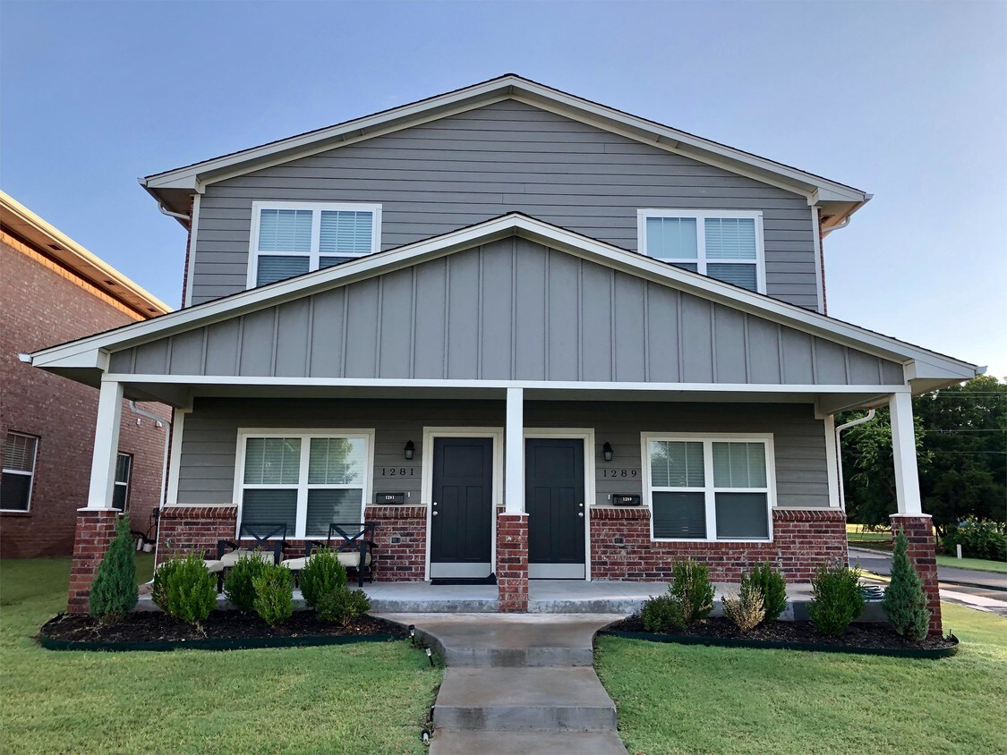 Foto principal - 1289 E Main St