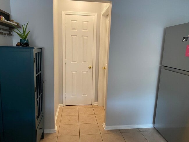 Pantry - 1062 Shadowlawn Dr