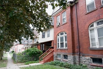 Building Photo - 120 N Pearl St