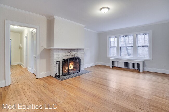 Building Photo - 806-816 Farmington Ave