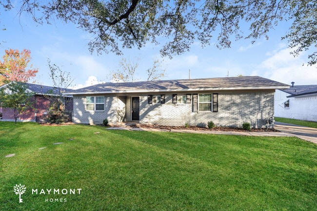 Building Photo - 1113 Westmoreland Dr