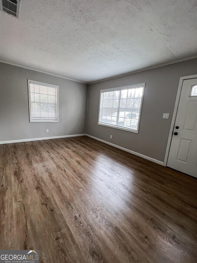 Building Photo - 562 Oak Hills Rd