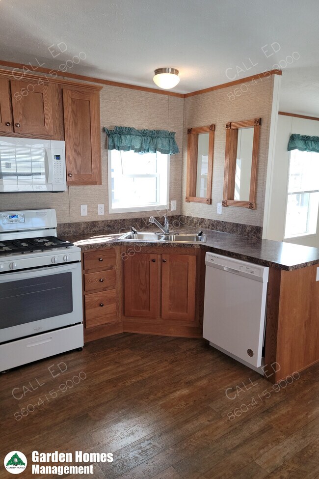 Building Photo - 64 Fair Acres Cir