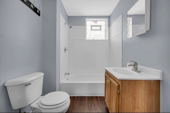 Building Photo - 922 Summer St