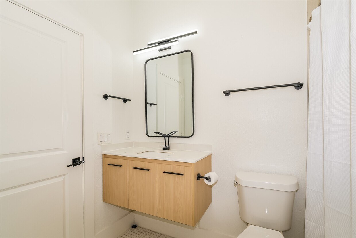 Building Photo - 231 Grace St